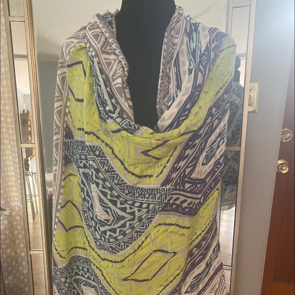 Large multinational scarf - Picture 2 of 10